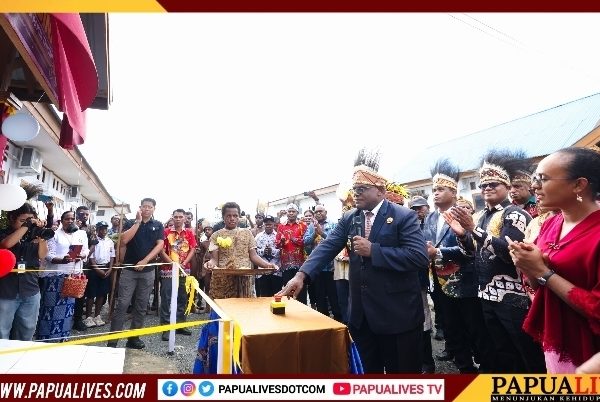 Gubernur Papua Tengah Luncurkan SLB Negeri Pembina usai Upacara Hardiknas