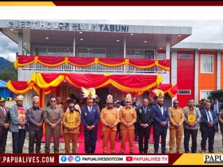 Gubernur Papua Tengah Letakan Batu Pertama Pembangunan Kantor Bupati & DPRD dan Resmikan Guest House Elvis Tabuni