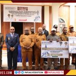 Gubernur Papua Tengah Serahkan Bantuan Rp2 Miliar untuk Pembangunan Dua Gereja di Kabupaten Puncak