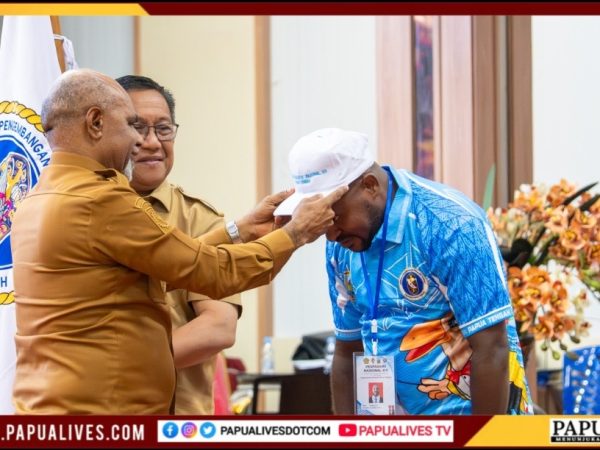 Debut di Ajang Nasional, Pemprov Papua Tengah Lepaskan 300 Kontingen Pesparawi XIV ke Papua Barat