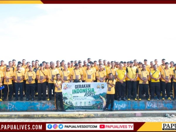 Gerakan Indonesia Asri: Ratusan Personel Polda Papua Tengah Gotong Royong Bersihkan Pesisir Nabire