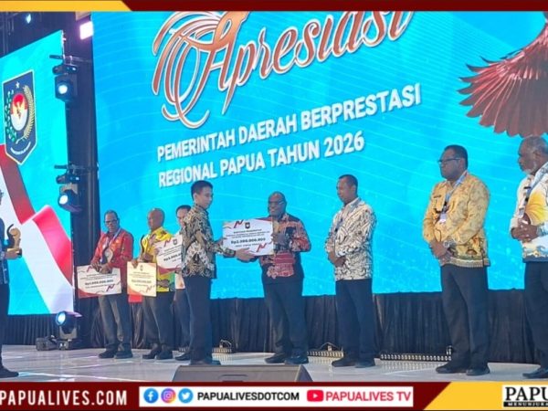 Bukti Kinerja Nyata, Gubernur Meki Nawipa Bawa Papua Tengah Jadi Terbaik Pertama Kategori Ketenagakerjaan