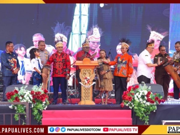 Gubernur Meki Nawipa Buka Festival Cahaya Kreasi Budaya Pelajar 2026: "Jadikan Gadget Alat Promosi Budaya, Jauhi Narkoba"
