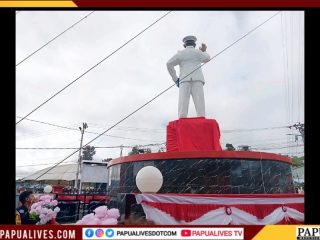 Bupati Paniai Yampit Nawipa Resmikan Tugu Karel Gobai: Simbol Perjuangan Lahirnya Provinsi Papua Tengah