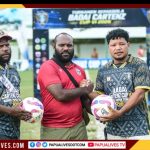 KOMEE Serahkan Bantuan Bola untuk Badai Cartenz Cup VI 2026, Dukung Pembinaan Sepak Bola Papua Tengah