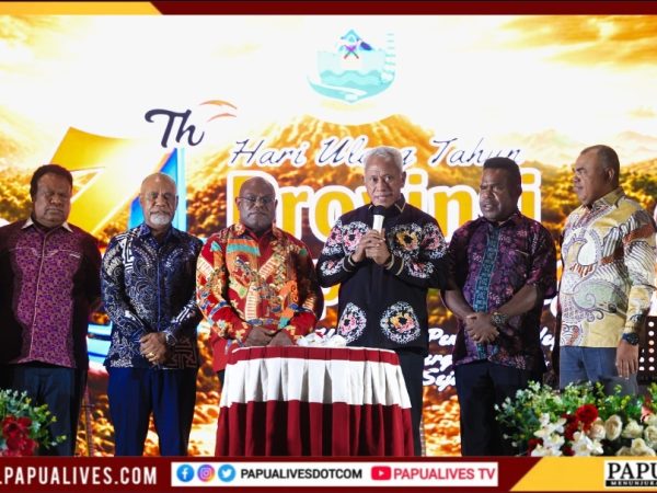 Di Puncak HUT ke-4, Gubernur Meki Nawipa Ungkap Jasa Besar Komarudin Watubun bagi Papua Tengah