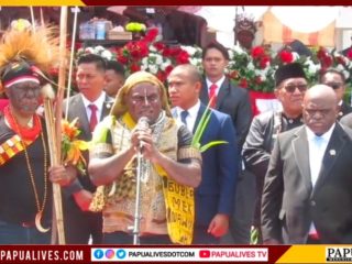 Gubernur Meki Nawipa Luncurkan Subsidi Penerbangan & Tegaskan Dana Hibah Pendidikan Sudah Disalurkan