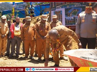 Gubernur Meki Nawipa Resmikan Asrama STA Bomomani, Teken Batu Pertama Asrama Mapia