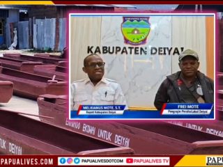 Dongkrak Ekonomi Kreatif, Gubernur Meki Nawipa Beli 10 Perahu Kayu Pengrajin Deiyai