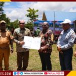 Langkah Nyata Papua Tengah Terang! Waket II DPR Papua Tengah Apresiasi PLTS di Kabupaten Puncak