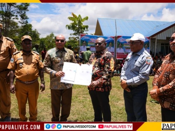 Langkah Nyata Papua Tengah Terang! Waket II DPR Papua Tengah Apresiasi PLTS di Kabupaten Puncak