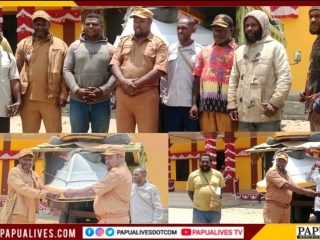 Dukungan Pelayanan di Daerah Terpencil, Pemkab Dogiyai Serahkan 4 Unit Speedboat untuk Tokoh Agama